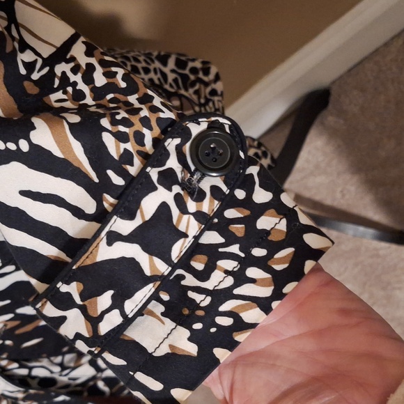 Adorable Ladies Animal Print Jacket - Picture 4 of 8